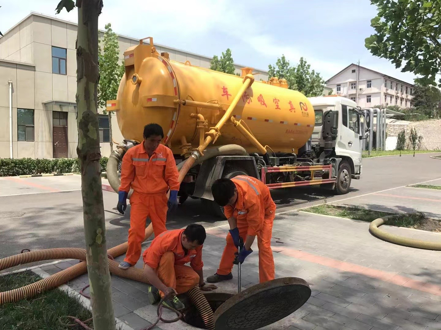 道里化粪池清理与5-8吨吸粪车施工效率分析